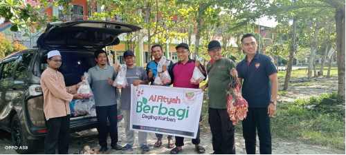 Al Fityah Berbagi Daging Qurban: Menebar Manfaat, Menyatukan Hati